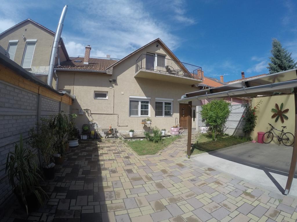 Appartamento Rozsé Apartman Budaörs Esterno foto
