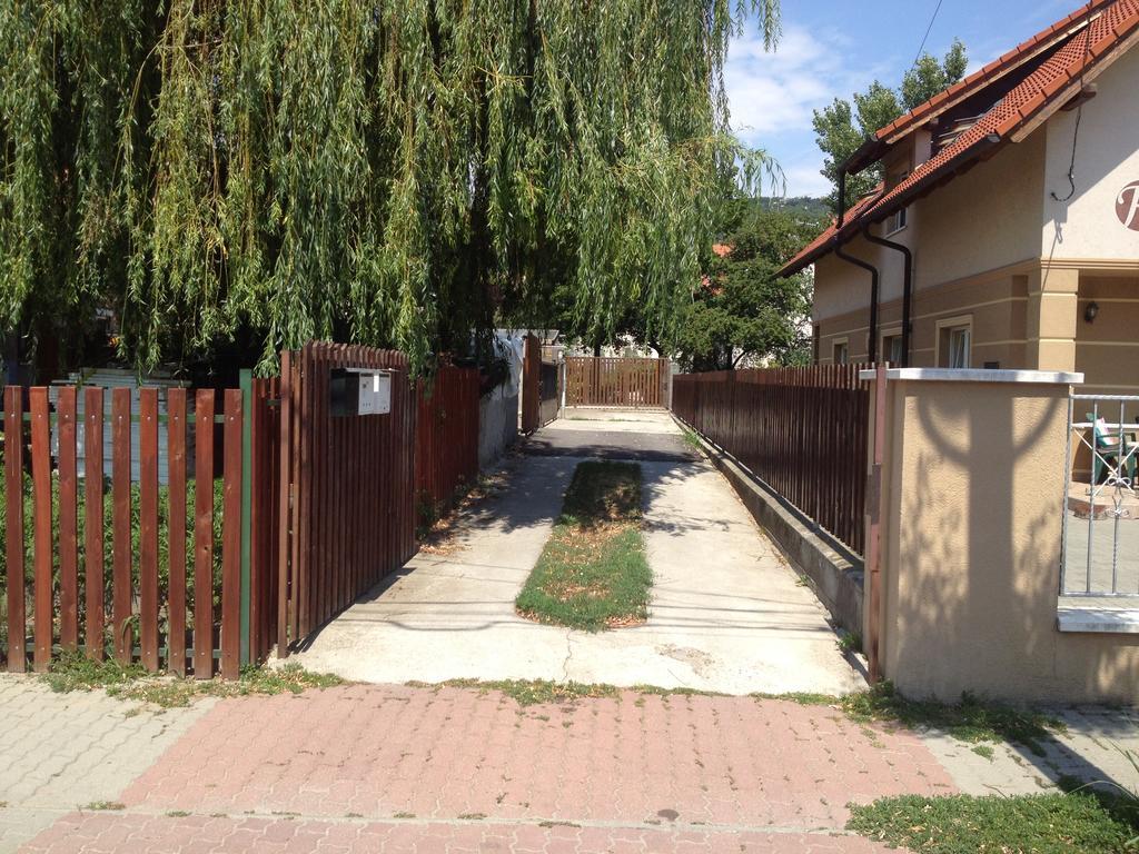 Appartamento Rozsé Apartman Budaörs Esterno foto
